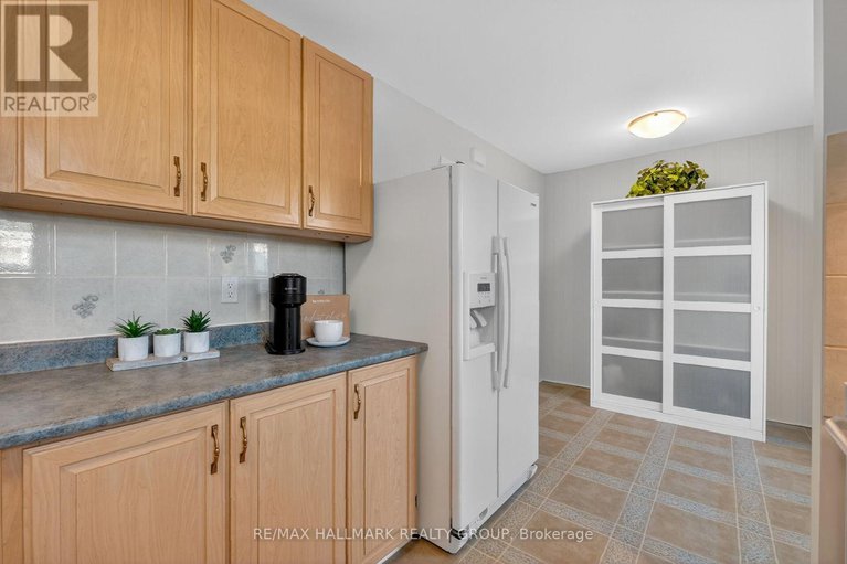 29361218/111-1061-meadowlands-drive/carleton-square/ottawa/ontario/K2C0K5_17