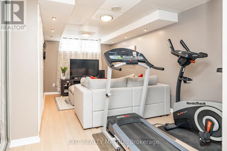 29134318/125-whalings-circle-n/stittsville-central/ottawa/ontario/K2S1S4_35