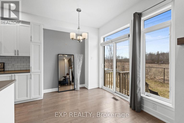28297698/653-putney-crescent/stittsville-south/ottawa/ontario/K2S2N7_14