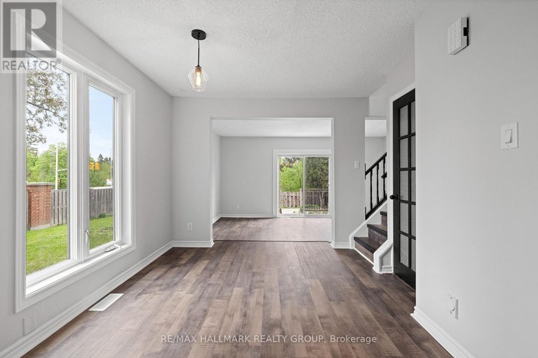 29300116/1083-millwood-court/convent-glen-north/ottawa/ontario/K1C3E9_11