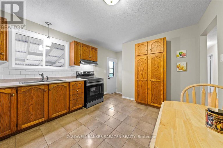 28843846/2303-edward-kidd-crescent/north-gower/ottawa/ontario/K0A2T0_12