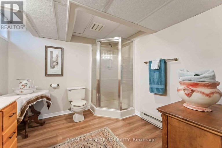 28136010/5-erinlea-court/pineglencountry-place/ottawa/ontario/K2E7C8_36