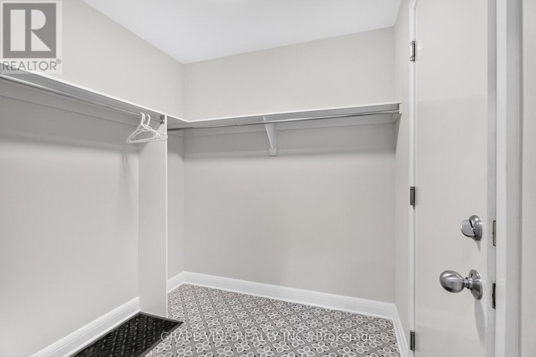 28743049/525-pimiwidon-street/cfb-rockcliffe-and-area/ottawa/ontario/K1K5A1_9