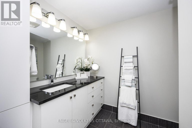 28625165/319-808-bronson-avenue/dows-lake/ottawa/ontario/K1S5A4_24