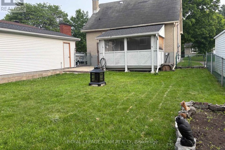 28433630/1123-secord-avenue/billings-bridge/ottawa/ontario/K1H8C9_29