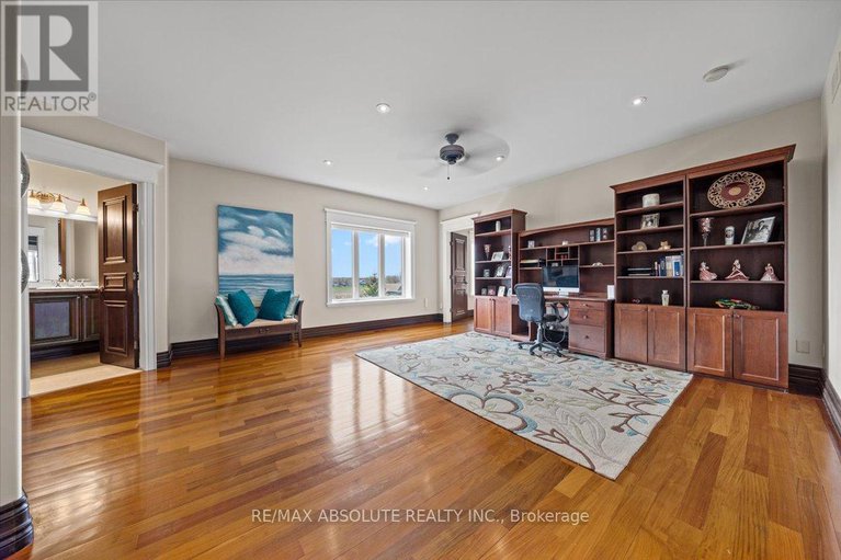28246473/124-biltmore-crescent/btwn-franktown-rd-fallowfield-rd/ottawa/ontario/K2S2C6_25