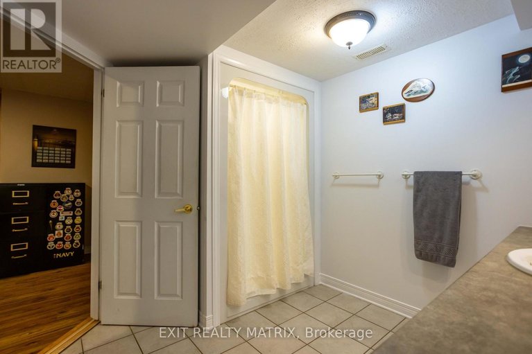 29607384/2468-gagne-road/clarencerockland-twp/clarence-rockland/ontario/K0A2A0_37