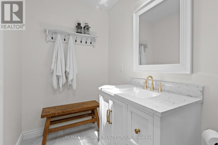 28509464/6431-clingin-lane/manotick-south-to-roger-stevens/ottawa/ontario/K4M1B3_22