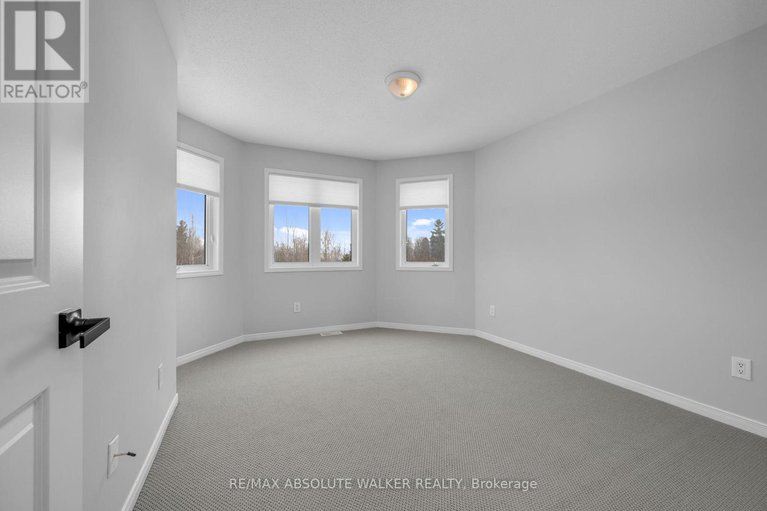 29392519/2351-glandriel-crescent/springridgeeast-village/ottawa/ontario/K4A4S8_33