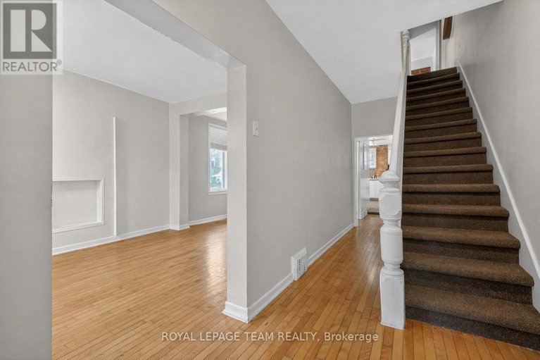 29685321/8-lewis-street/ottawa-centregolden-triangle/ottawa/ontario/K2P0S3_4