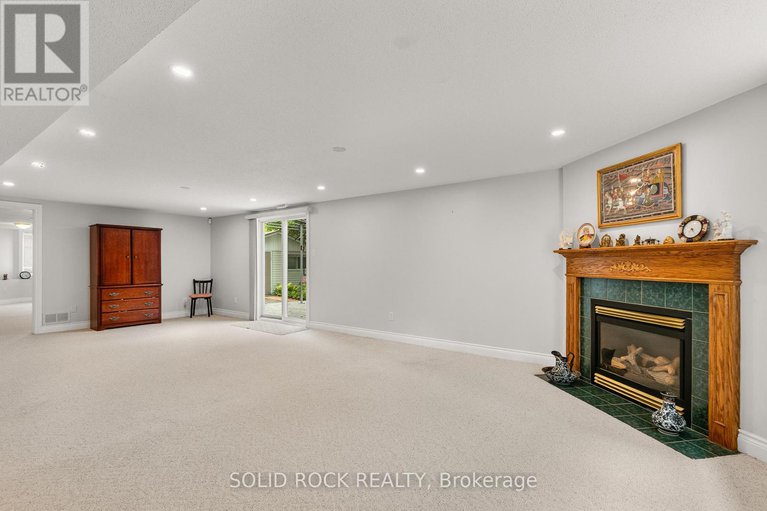 28419528/49-caribou-avenue/stittsville-south/ottawa/ontario/K2S1X3_33