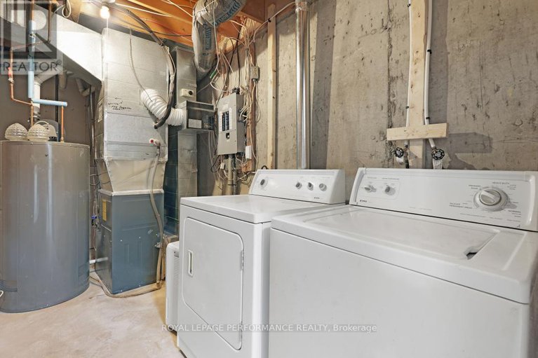 28601739/1416-caravel-crescent/bilberry-creekqueenswood-heights/ottawa/ontario/K1E3X4_29