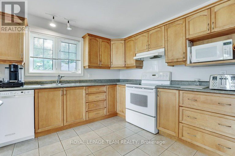 28851988/2120-trailwood-drive/north-gower/ottawa/ontario/K0A2T0_16