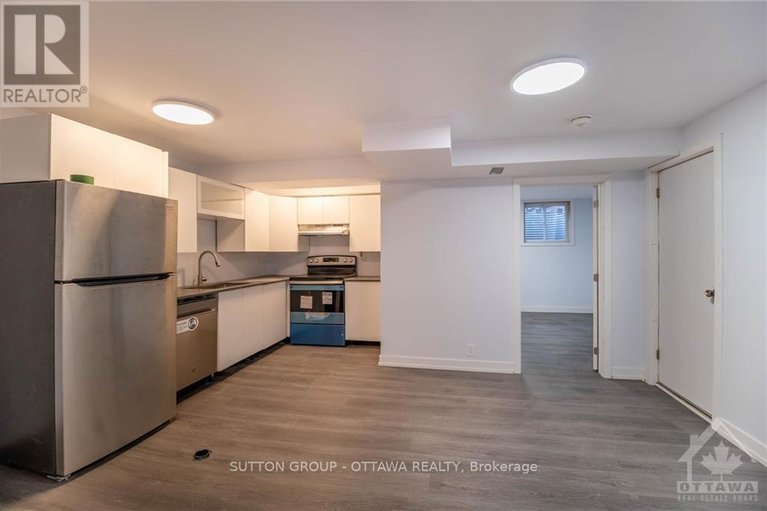 29504345/178-mcclellan-road/sheahan-estatestrend-village/ottawa/ontario/K2H5W1_20