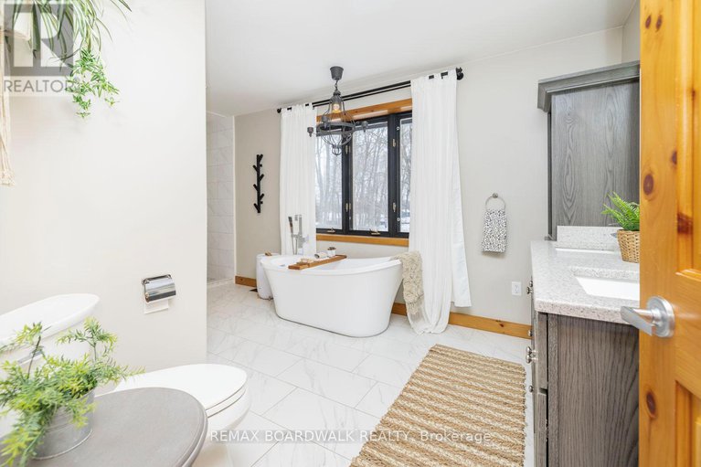 29426955/122-red-rock-bay-road/drummond-n-elmsley-drummond-twp/drummondnorth-elmsley/ontario/K7H3C8_25