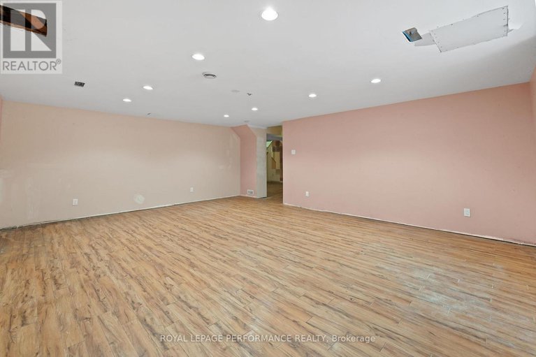 28857396/198-park-grove-drive/queenswood-heights-south/ottawa/ontario/K1E2T1_41