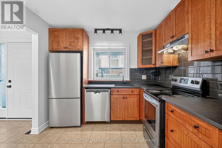 29036689/3921c-old-richmond-road/arbeatha-park/ottawa/ontario/K2H8T9_8