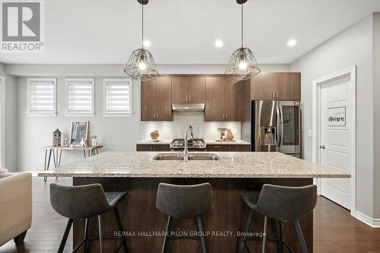28623562/943-geographe-terrace/camelot/ottawa/ontario/K4A1J7_5