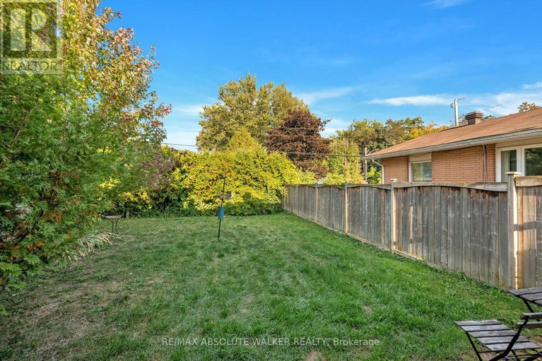 28894597/899-maplewood-avenue/queensway-terrace-north/ottawa/ontario/K2B5V6_16