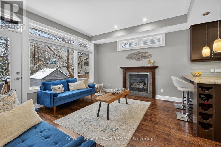 29501223/a-142-a-queen-mary-street/overbrookcastle-heights/ottawa/ontario/K1K1X5_10