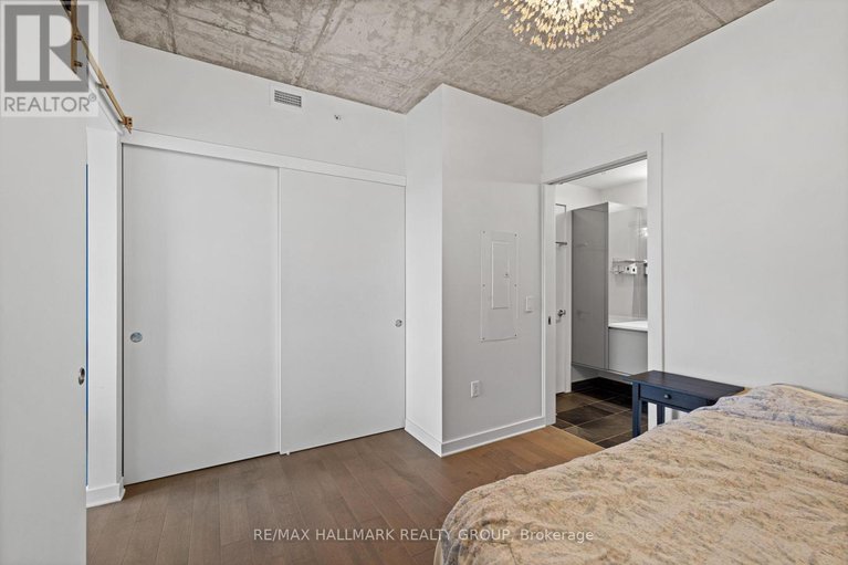 28946021/607-135-barrette-street/vanier/ottawa/ontario/K1L7Z9_18