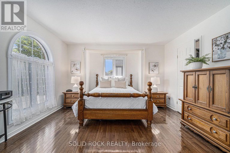 28650656/19-cullen-court/craig-henrywoodvale/ottawa/ontario/K2G4Z2_15