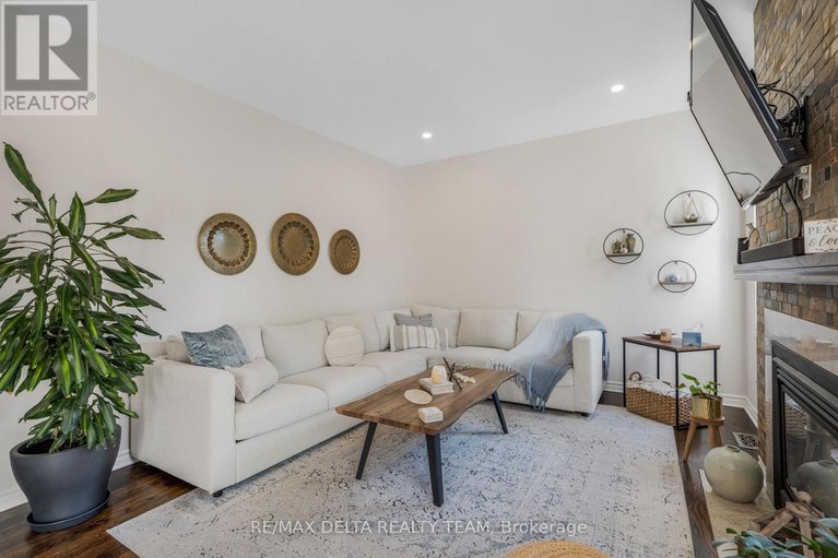28627849/227-hillpark-high-street/mer-bleuebradley-estatesanderson-park/ottawa/ontario/K1W0B5_14