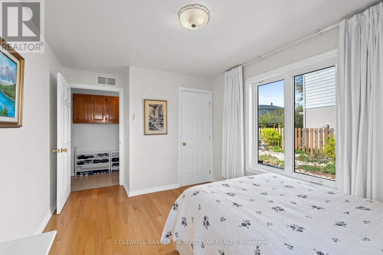 28315563/16-denewood-crescent/pineglencountry-place/ottawa/ontario/K2E7G5_23