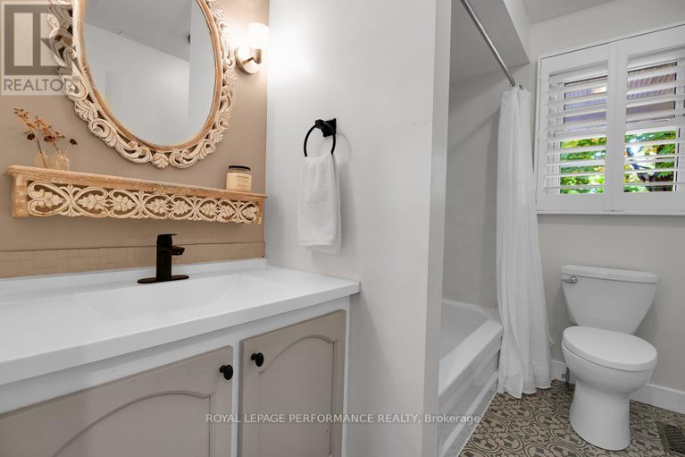 28930470/5583-manotick-main-street/manotick-village-manotick-estates/ottawa/ontario/K4M1A9_24