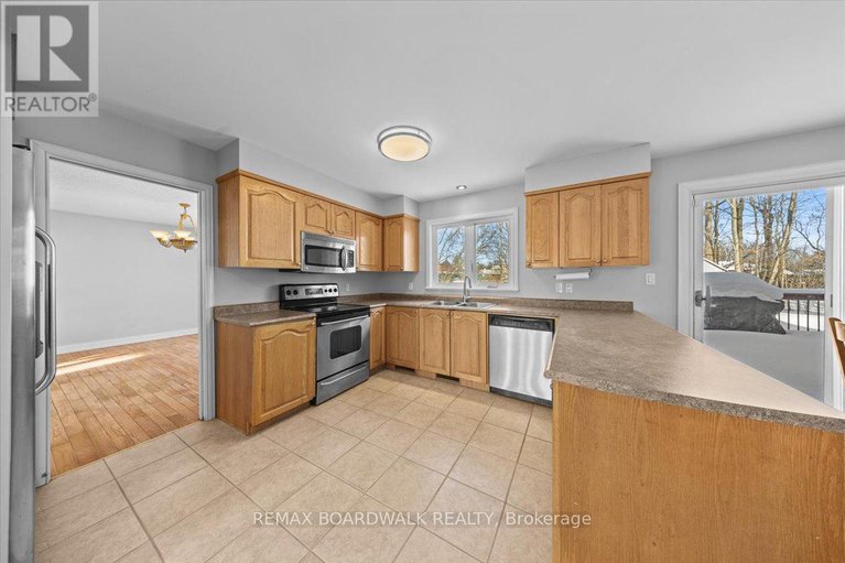 29344608/7089-bush-drive/greely/ottawa/ontario/K4P1M8_9