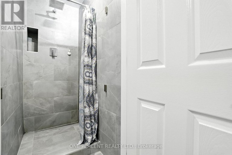 28640554/71-4640-cosmic-place-e/pineview/ottawa/ontario/K1B4R8_5