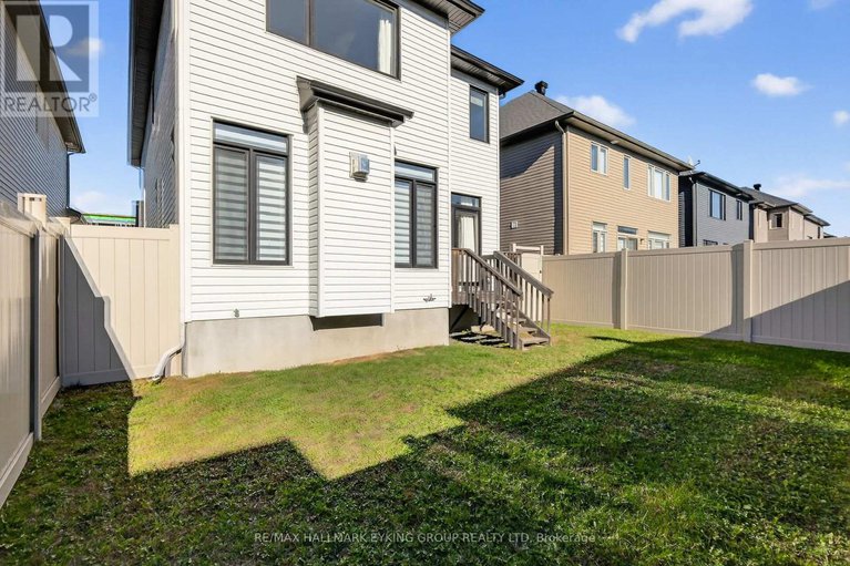 29049191/251-joshua-street/mer-bleuebradley-estatesanderson-park/ottawa/ontario/K1W0H3_47