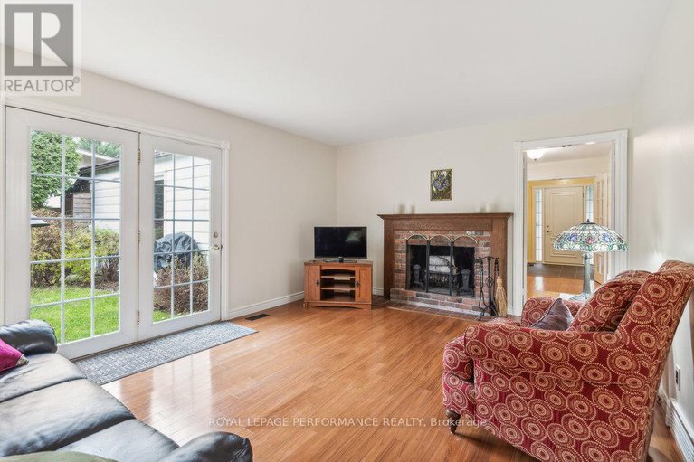 28666531/1932-marquis-avenue/beaconwood/ottawa/ontario/K1J8J2_18