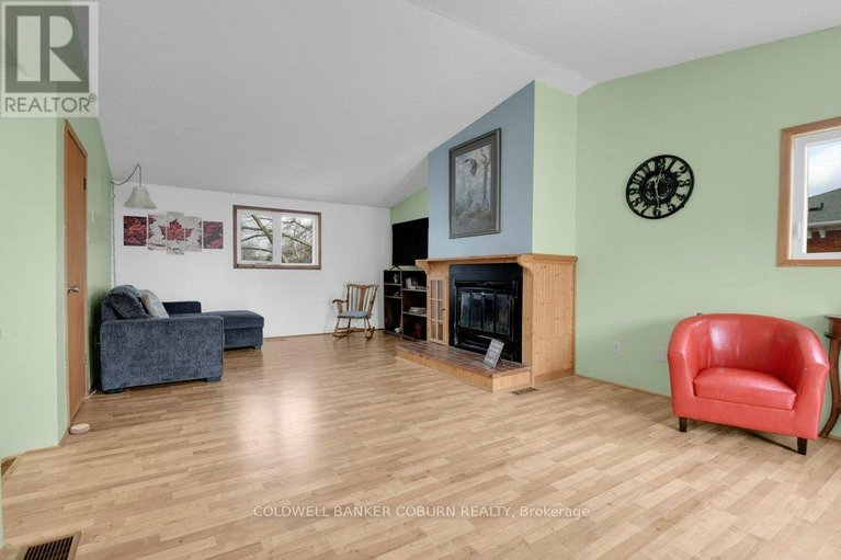 29564603/49-kyle-drive/morrisburg/south-dundas/ontario/K0C1X0_25