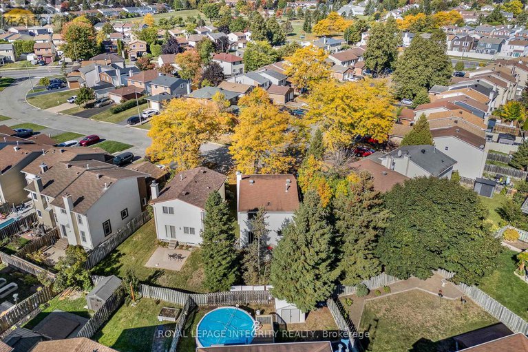28956681/1454-deavy-way/bilberry-creekqueenswood-heights/ottawa/ontario/K1E2W8_35