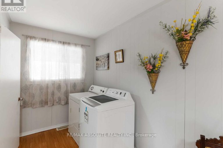 29180472/1984-forced-road/vars-area/ottawa/ontario/K0A3H0_4