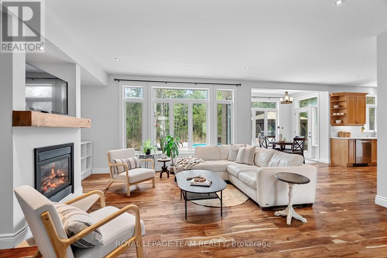 28316771/2377-pine-avenue/manotick-east-to-manotick-station/ottawa/ontario/K4M1B4_11