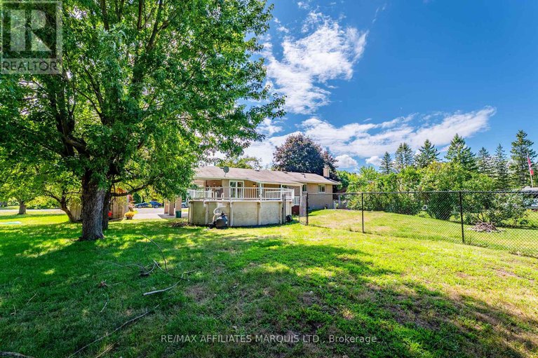 28780617/18223-oak-drive/south-glengarry-charlottenburgh-twp/south-glengarry/ontario/K0C2J0_37