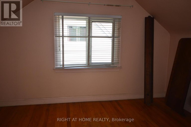 28849101/1241-collins-avenue/ridgemont/ottawa/ontario/K1V6C9_11