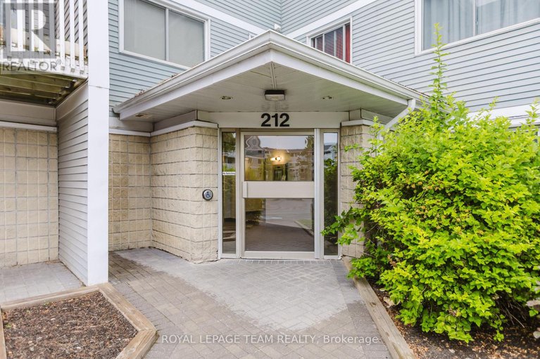 28779123/210-212-viewmount-drive/borden-farmstewart-farmcarleton-heightsparkwood-hills/ottawa/ontario/K2E7X2_2
