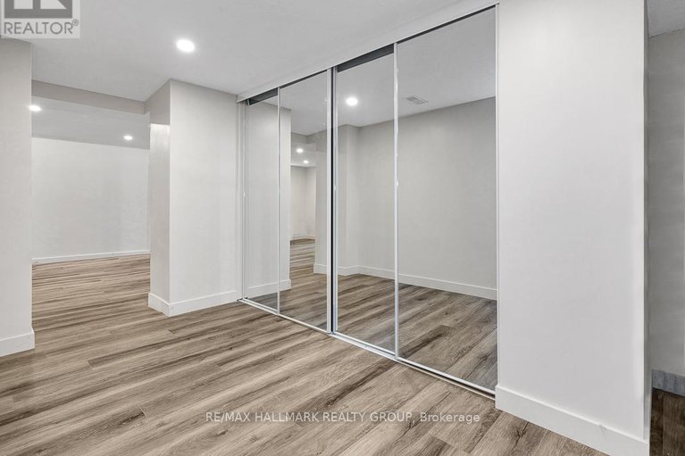 28460164/31-hilliard-avenue/city-viewskylinefisher-heightsparkwood-hills/ottawa/ontario/K2E6B9_36