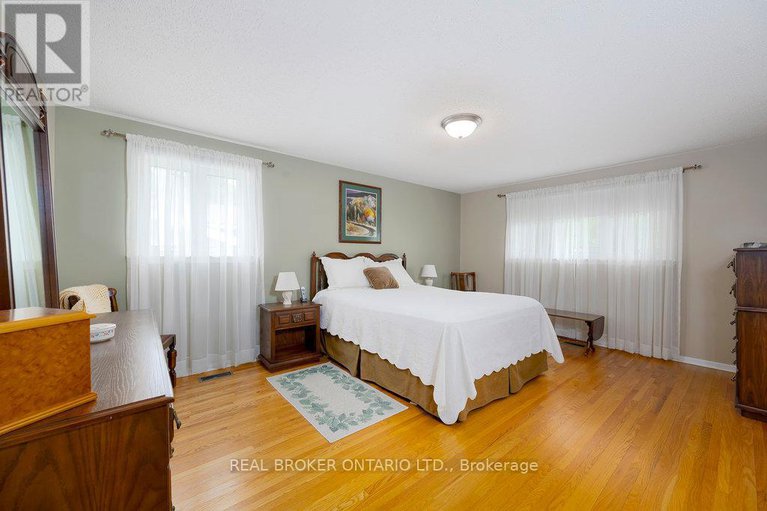 28522793/31-oakhurst-crescent/blackburn-hamlet/ottawa/ontario/K1B4A5_19