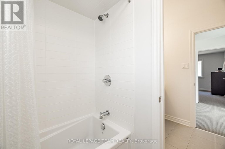 28830744/636-mistwell-lane/riverside-southgloucester-glen/ottawa/ontario/K4M1B2_41