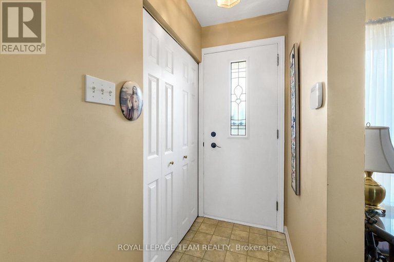 28636832/41-viewmount-drive/meadowlandscrestview/ottawa/ontario/K2G3C4_4