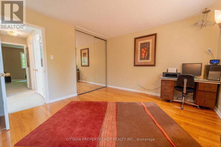 28429385/566-falwyn-crescent-w/fallingbrookridgemount/ottawa/ontario/K4A2A4_31
