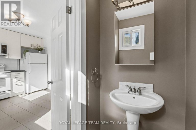 29068448/1308-summerville-avenue/carlington/ottawa/ontario/K1Z8G8_19