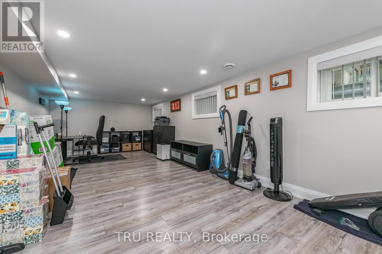28892803/381-north-river-road/vanier/ottawa/ontario/K1L8C3_32
