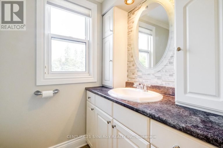28332843/453-pleasant-park-road/alta-vistafaircrest-heights/ottawa/ontario/K1H5M9_18