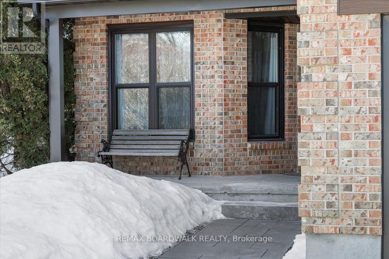 29432300/1535-kamouraska-circle/chateauneuf/ottawa/ontario/K1C3J1_2