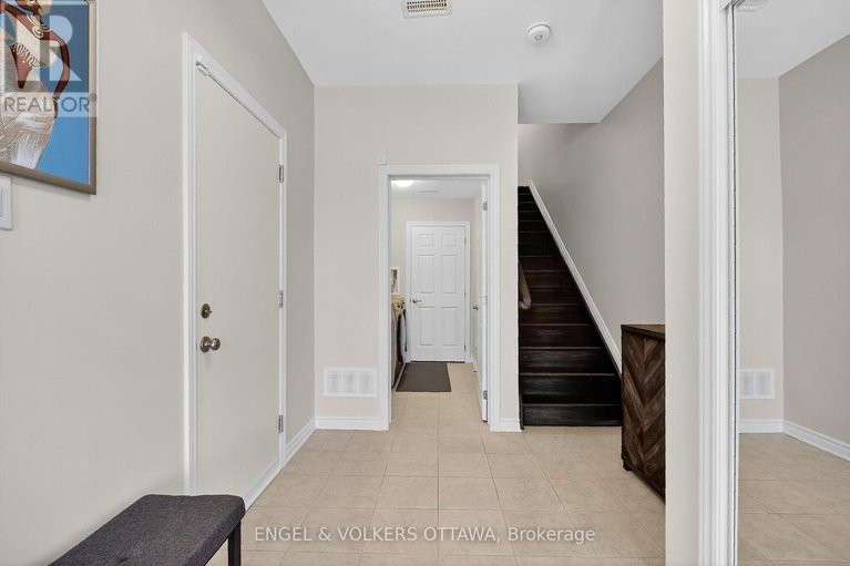 29023923/827-kiniw-private-se/cfb-rockcliffe-and-area/ottawa/ontario/K1K5A3_23